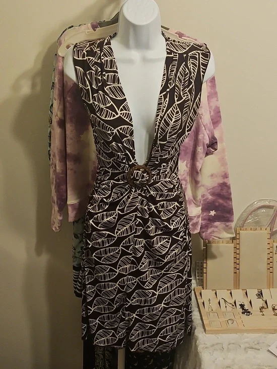 XOXO Leaf Print Deep V Dress SMALL - Picture 2 of 5
